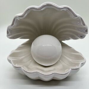 Iridescent Clamshell light